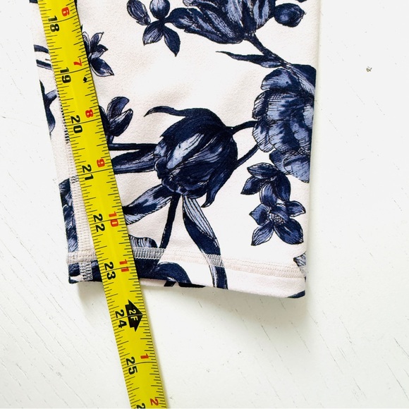 Fabletics Define PowerHold High-Waisted Capri ADALIA Floral Blue & White LARGE - Picture 10 of 12